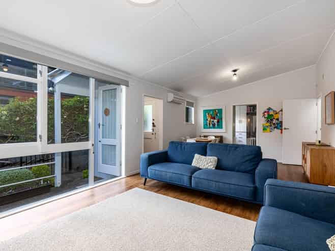 2/345 Muritai Road, Eastbourne