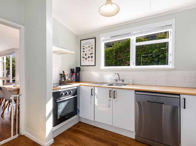 2/345 Muritai Road, Eastbourne