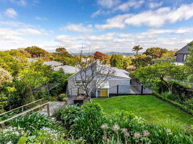 2/345 Muritai Road, Eastbourne