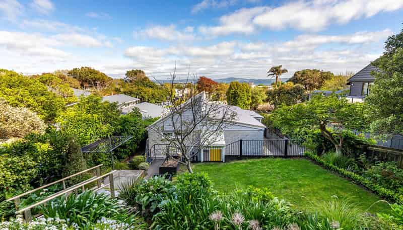2/345 Muritai Road, Eastbourne