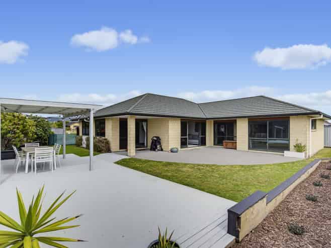 1 William Noel Place, Waikanae Beach