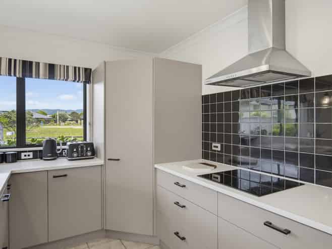 1 William Noel Place, Waikanae Beach