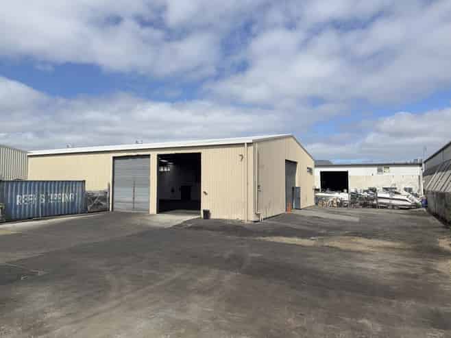 Heavy industrial site with 750sqm yard