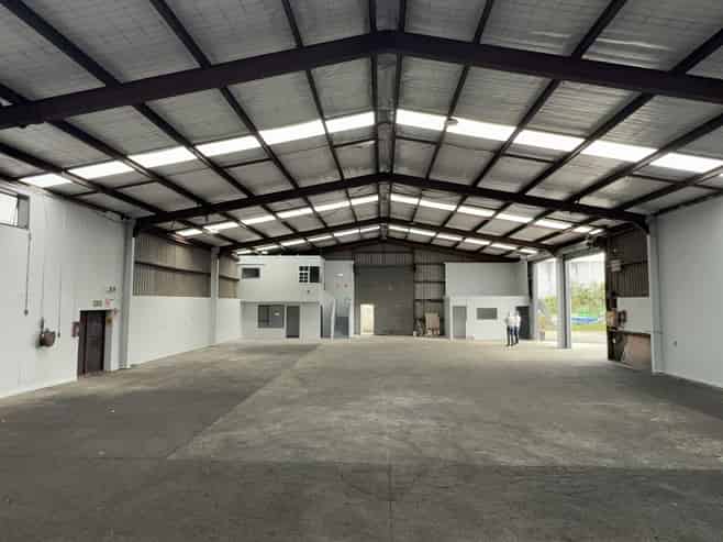 Heavy industrial site with 750sqm yard