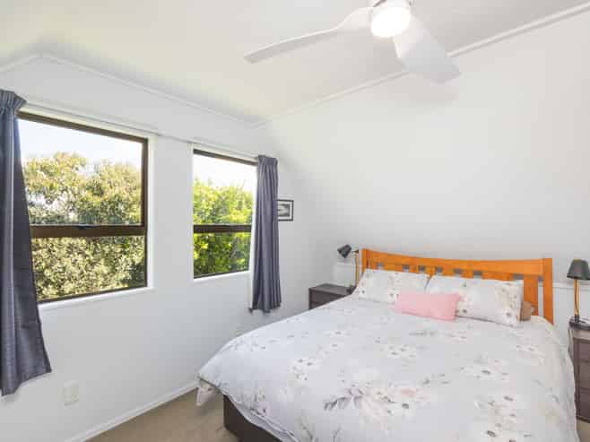 186A Amberley Avenue, Highbury