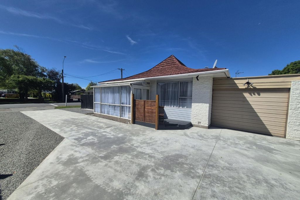 Sunny, Spacious & Super Convenient 2
