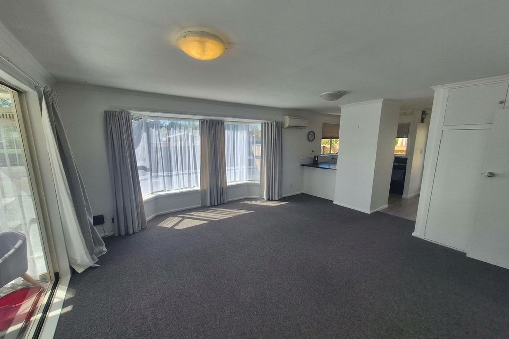 Sunny, Spacious & Super Convenient 4