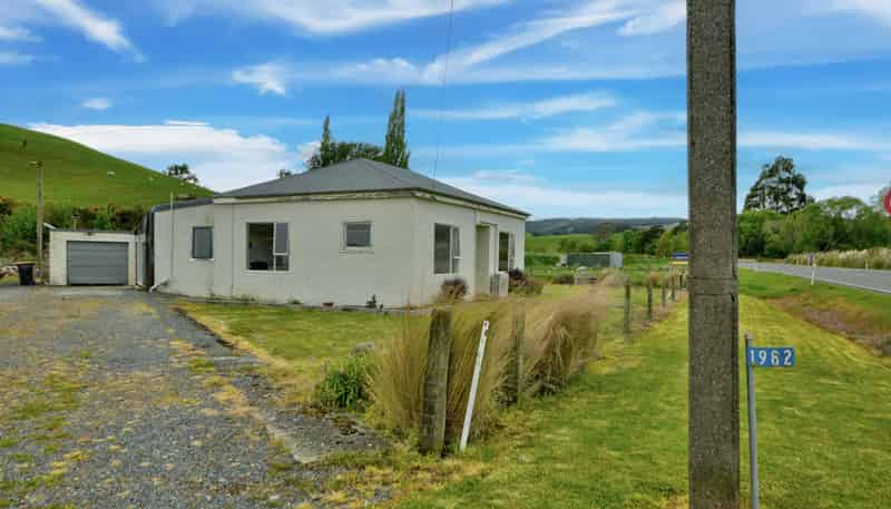 1982 Lumsden Dipton Highway, Dipton