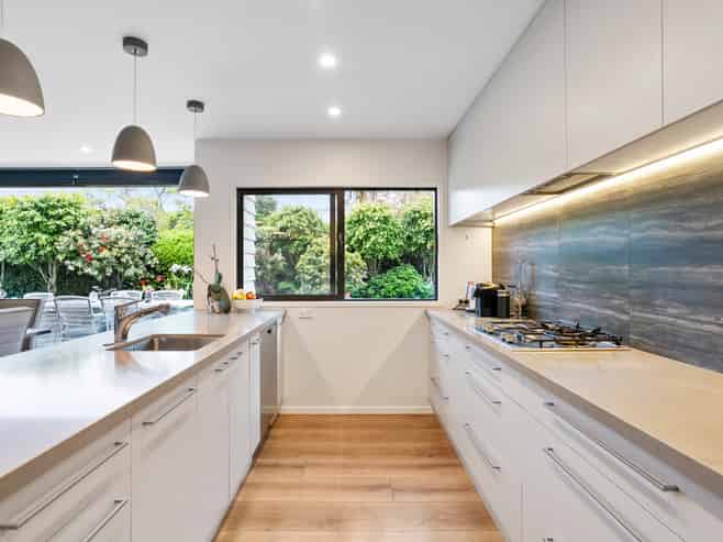 20A Queensway, Three Kings