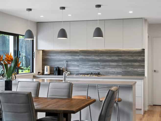 20A Queensway, Three Kings