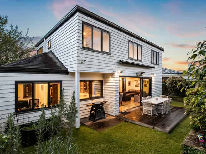 20A Queensway, Three Kings