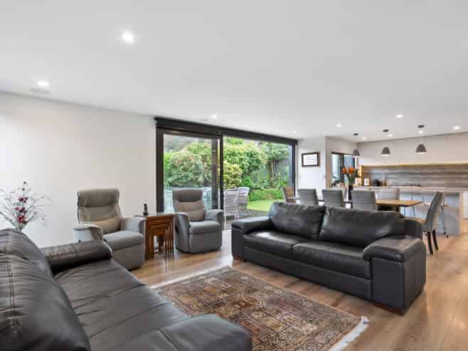 20A Queensway, Three Kings