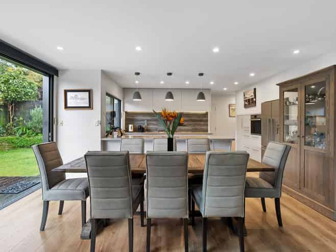 20A Queensway, Three Kings