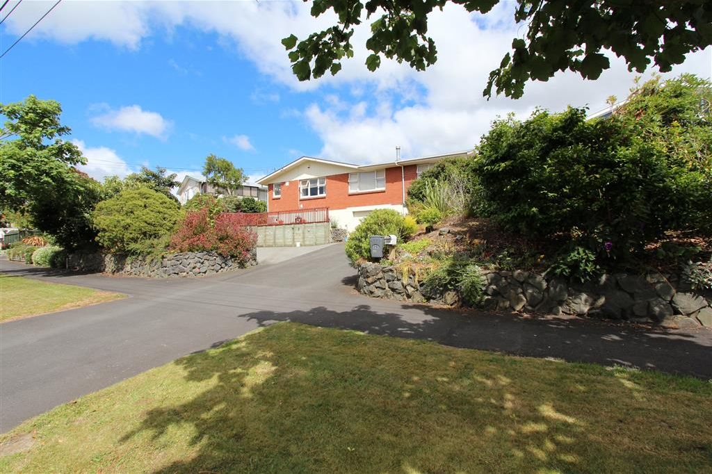 Large family home on Acacia! 1