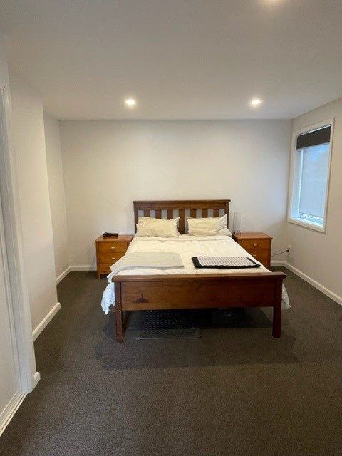 Comfortable Living in a Fantastic Location! 5