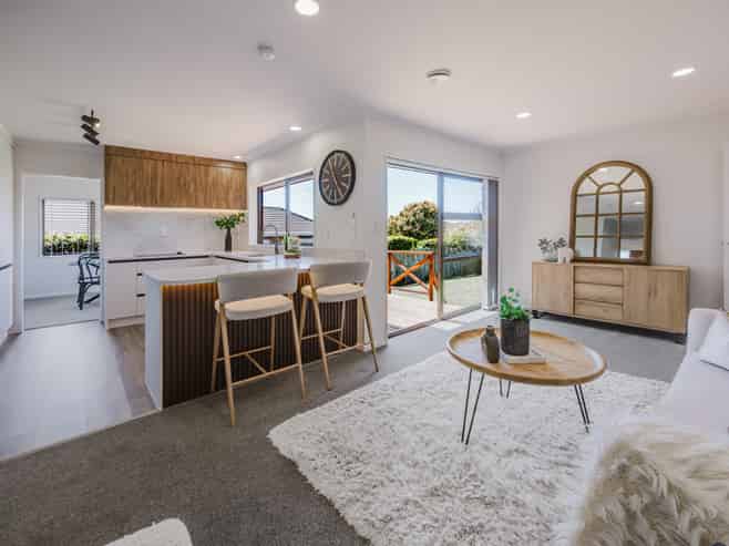 148 Whitford Road, Somerville