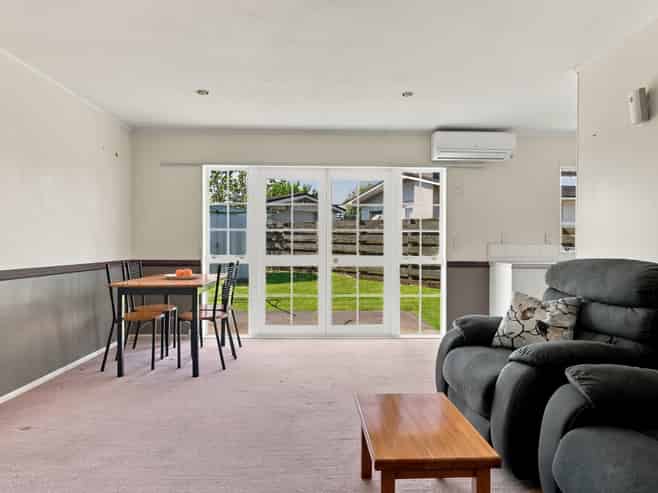 42 Pinedale Parade, Milson