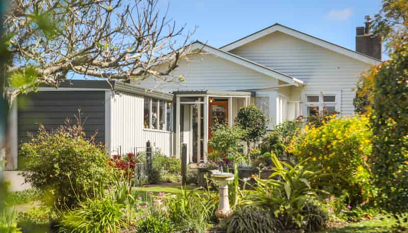 711 Mount Pleasant Road, Thames