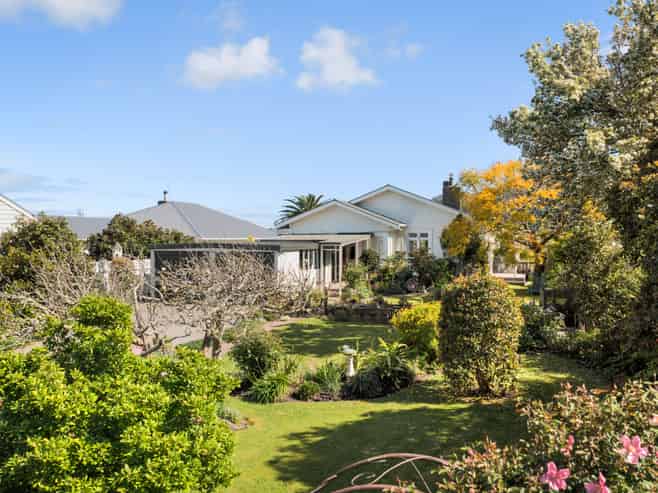 711 Mount Pleasant Road, Thames