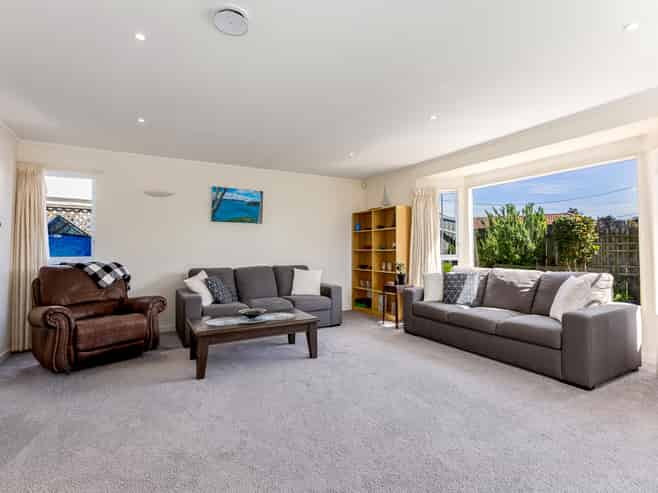 16A Wayside, Miramar