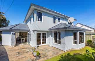 16A Wayside, Miramar
