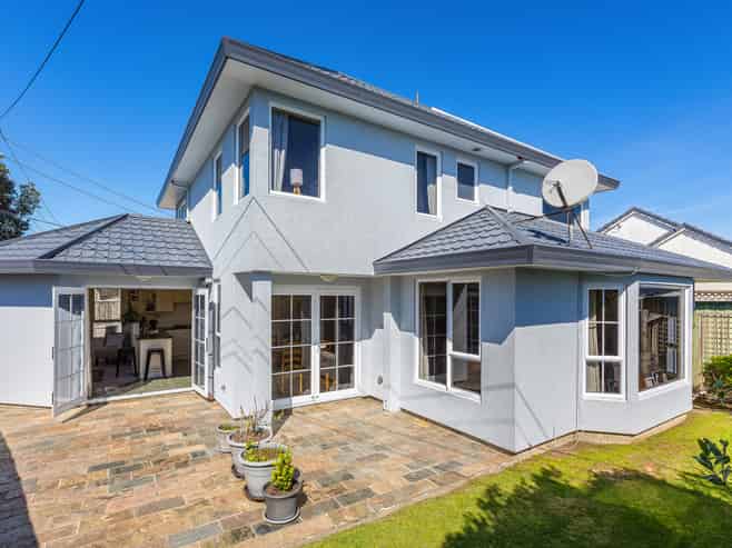 16A Wayside, Miramar