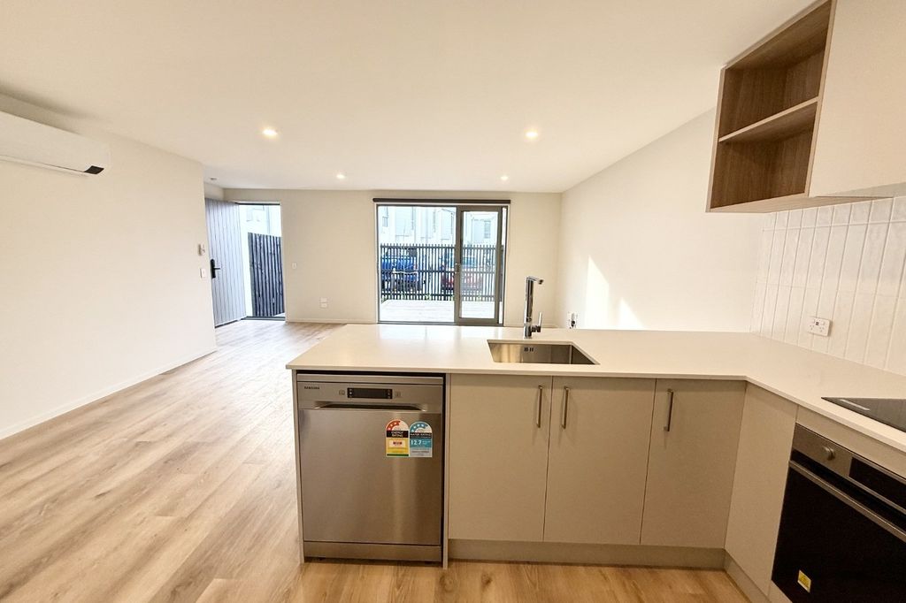 87 Bampton Street, Burwood 4