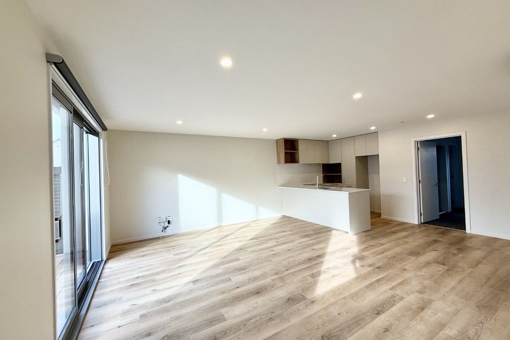 87 Bampton Street, Burwood 3