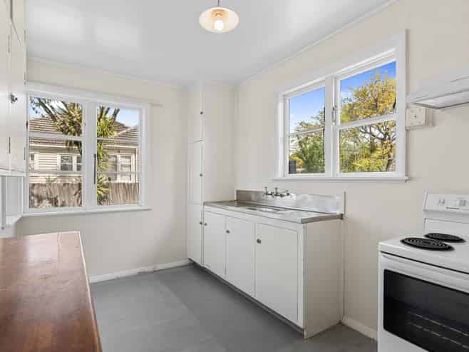 13 Holcombe Place, Somerfield