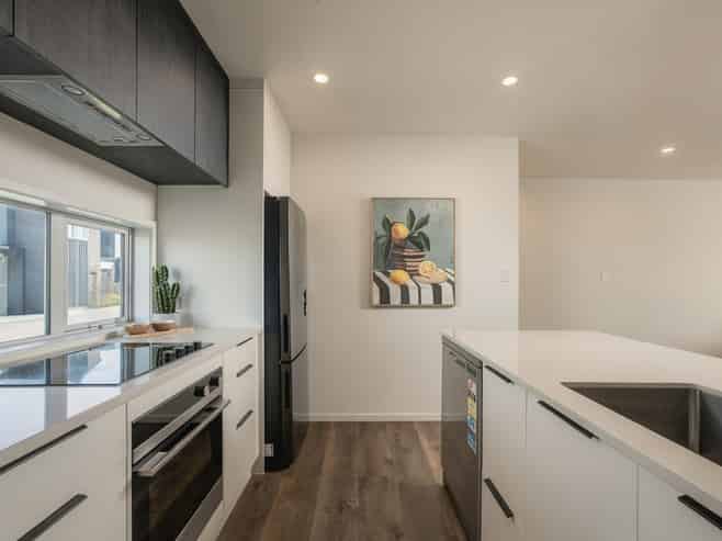 9 Selkirk Lane, Hamilton Lake