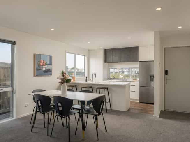 9 Selkirk Lane, Hamilton Lake
