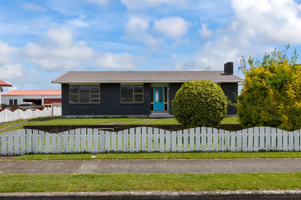 Family Living Near Fairfield School! 1
