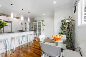 6 Woodford Avenue, Henderson