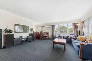 6 Woodford Avenue, Henderson