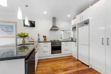 6 Woodford Avenue, Henderson