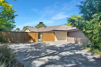24 John Campbell Crescent, Hillmorton