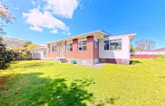 8 Arthur Grove, Waikanae