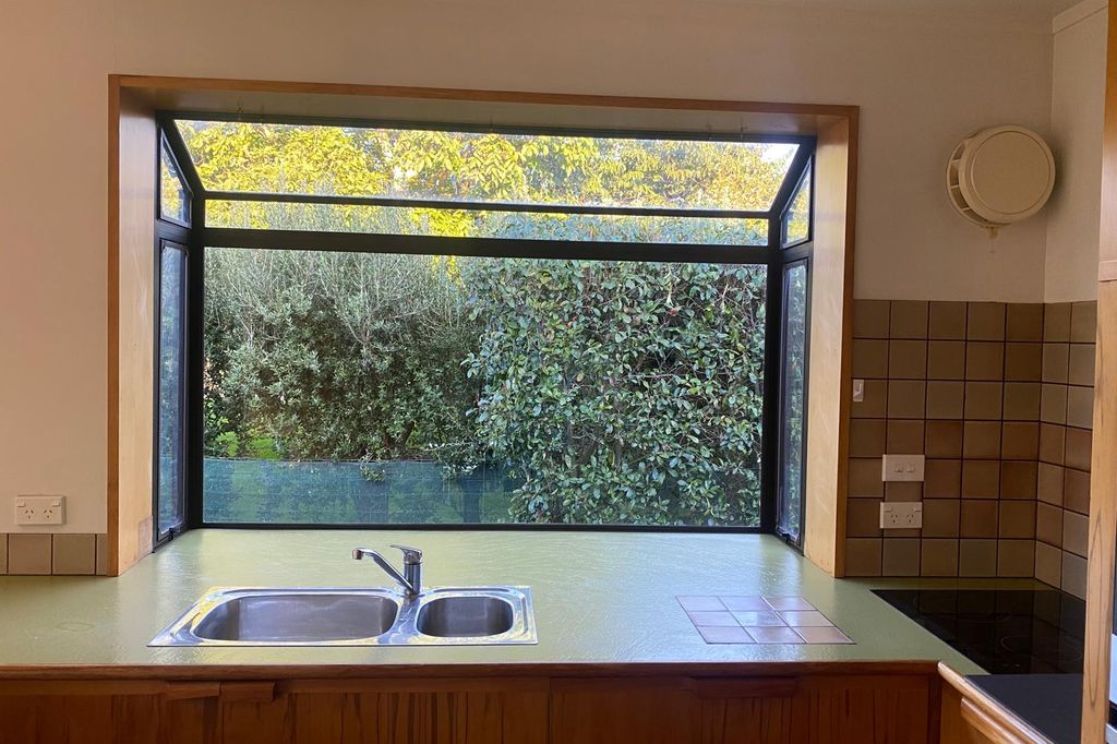Sunny, Spacious, 4 bedroom Family home in Methven 3