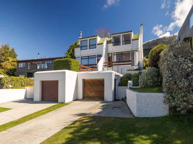 8B Wynyard Crescent, Fernhill