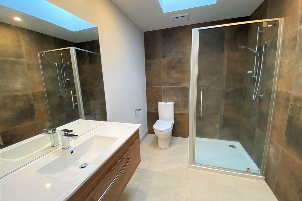 Executive Home in Great Location 5