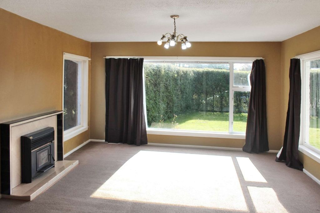 Three-Bedroom Home in Sought-After Ilam 4