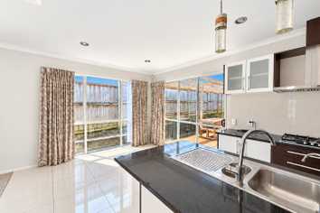 7 Dromoland Drive, Flat Bush