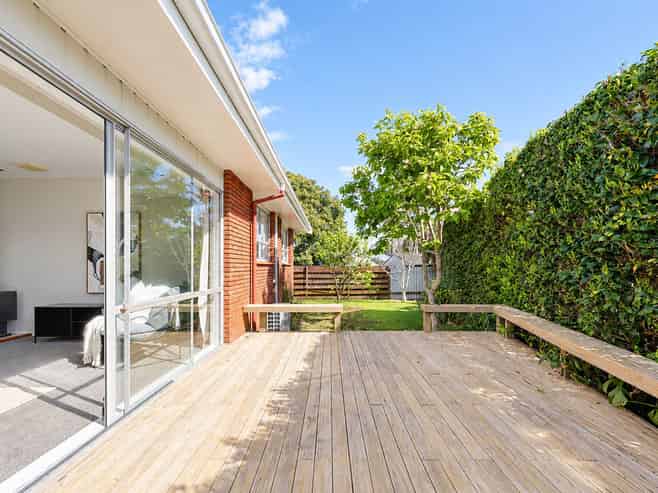 26 Cedar Grove, Matua