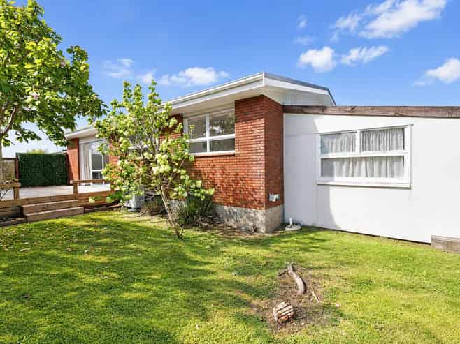 26 Cedar Grove, Matua