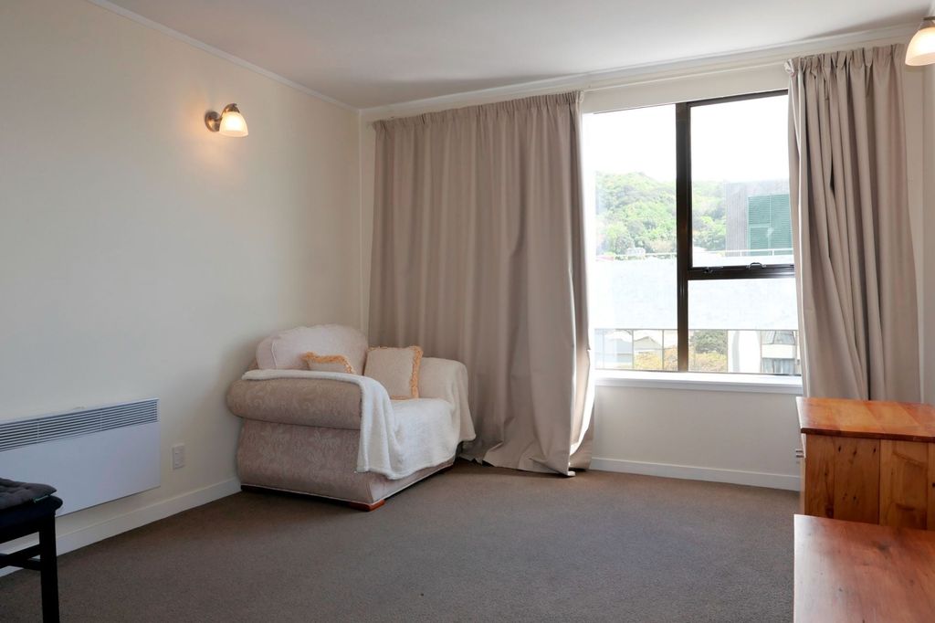 City Views, Comfort & Convenience! 1