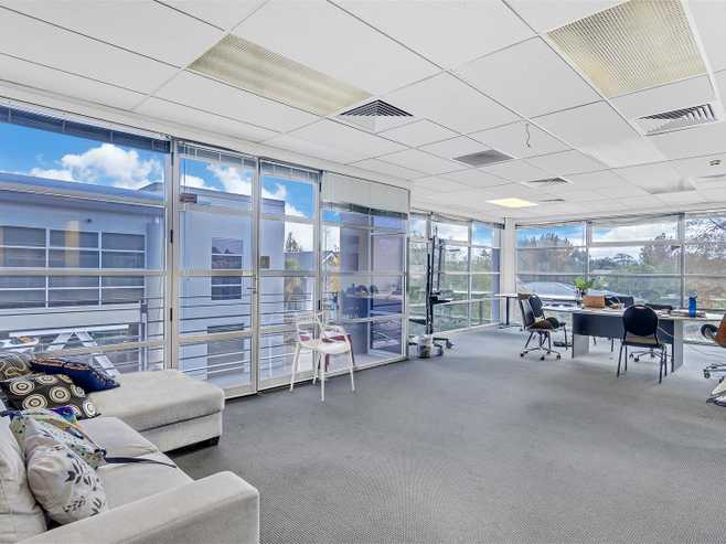 Bright First Floor Office | 152sqm | 4 Parks