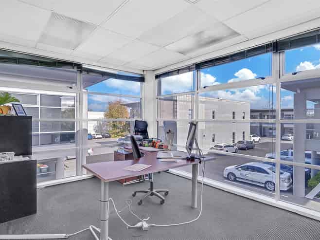 Bright First Floor Office | 152sqm | 4 Parks