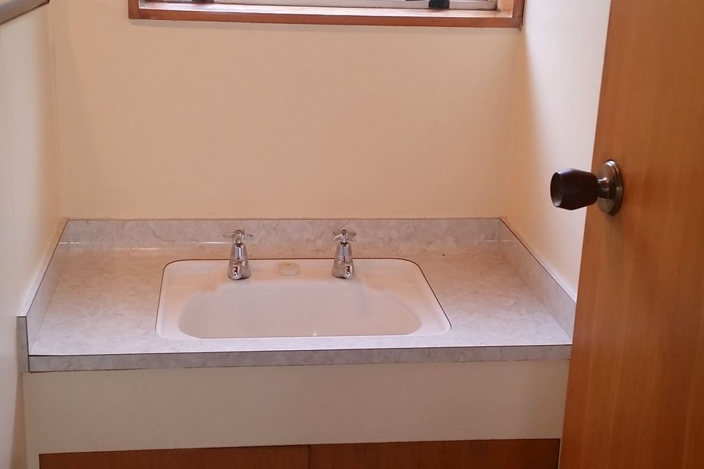 LINCOLN ROAD, MSTN - 2 BDRMS - $430 P/W 5