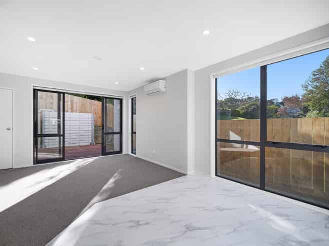 8/31 Ayton Drive, Totara Vale