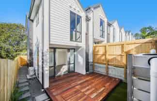 8/31 Ayton Drive, Totara Vale